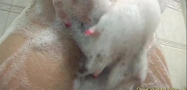  Andrea Kelly Plays With Her Hairy Pussy In The Bubble Bath